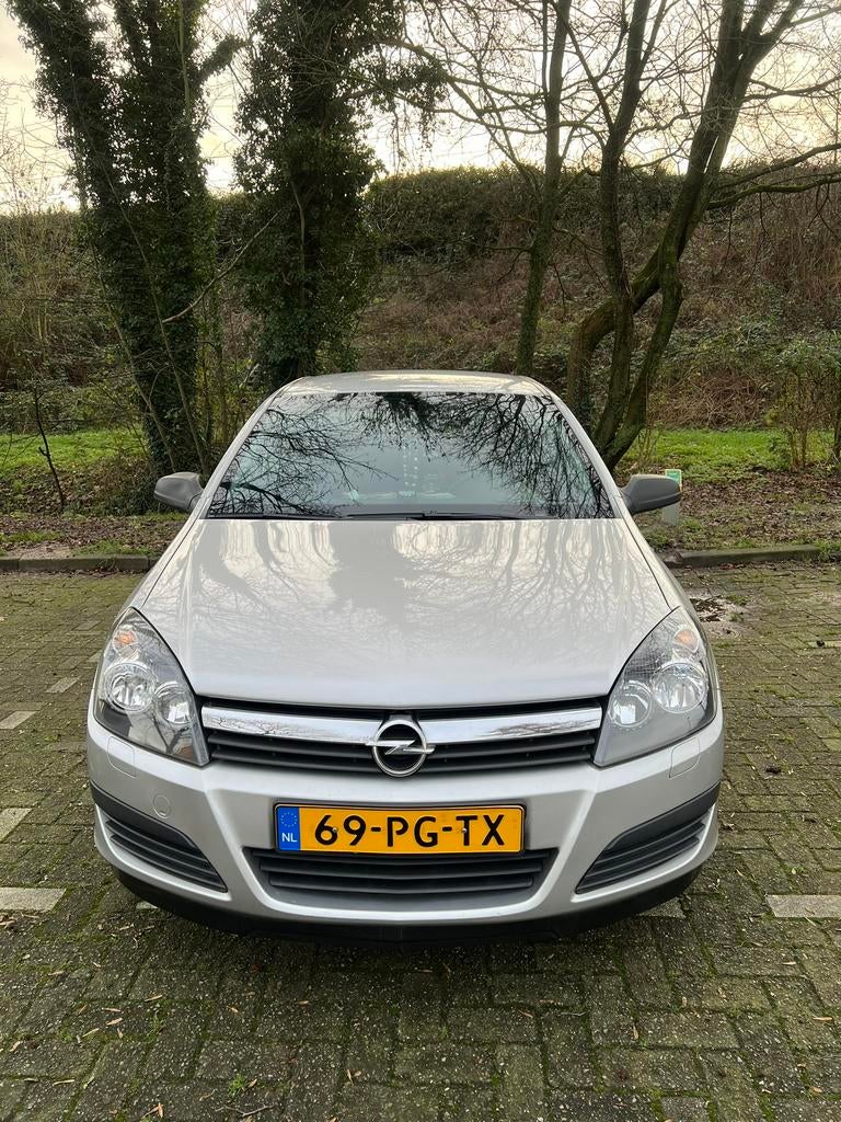 Opel Astra 1.6 16V 5D 77KW 2004 Grijs, Auto's, Voorwielaandrijving, 15 km/l, 4 cilinders, 1165 kg