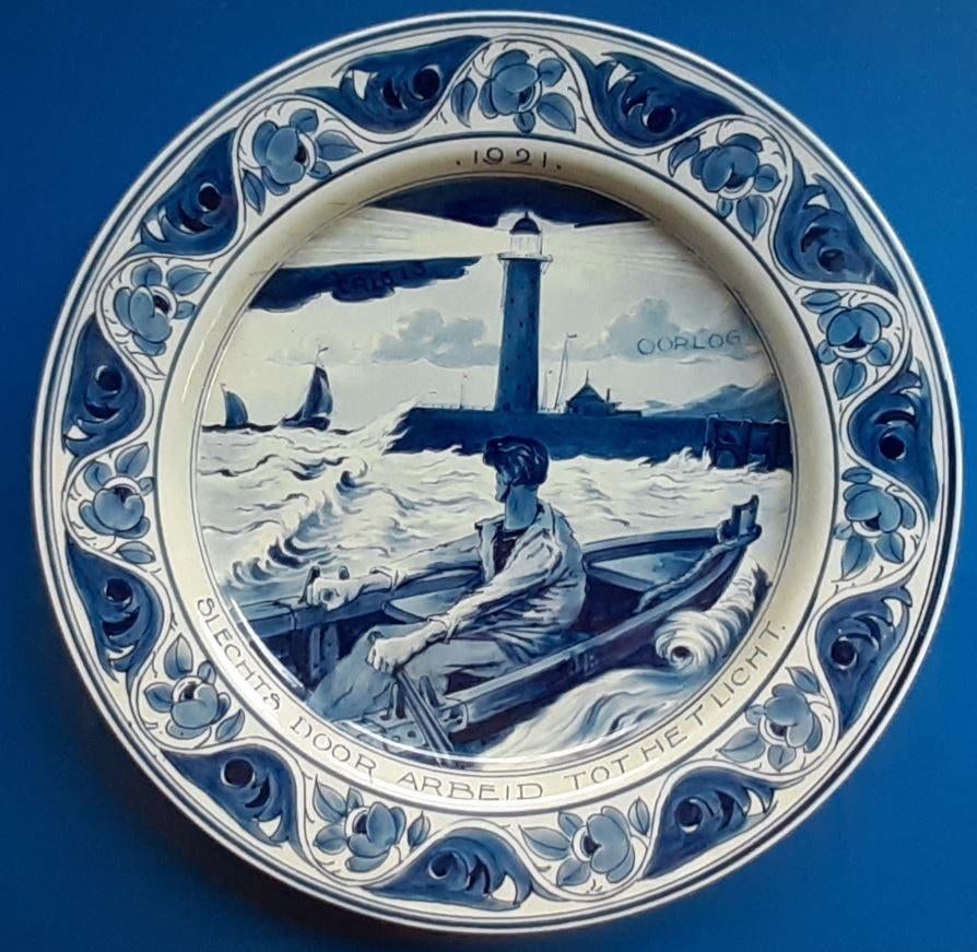 Porceleyne Fles 1921 Door Arbeid tot het Licht 34cm schotel, Antiek en Kunst, Antiek | Wandborden en Tegels, Ophalen of Verzenden