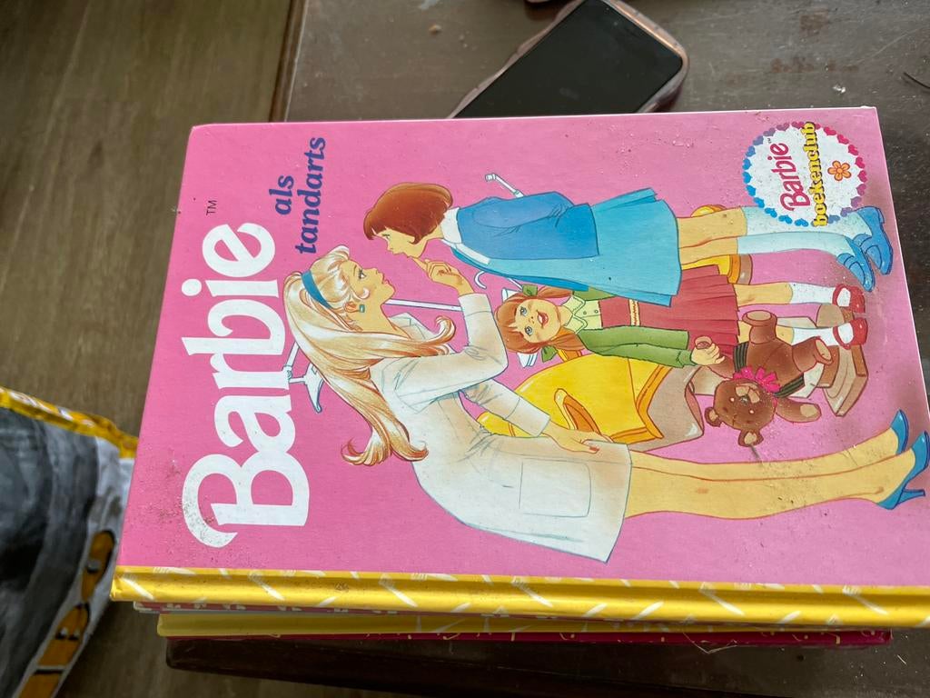 Boekje Barbie 12 stuks, Ophalen of Verzenden, Gelezen
