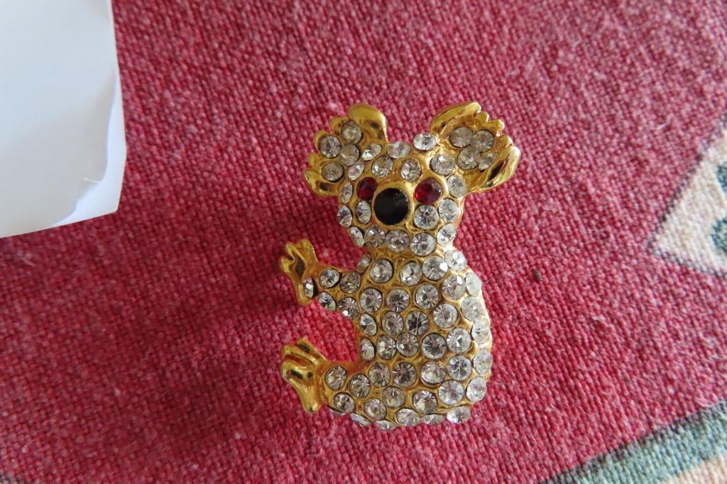 broche Koala beertje met steentjes + clip/broche met steen, Overige materialen, Overige kleuren, Verzenden, Zo goed als nieuw
