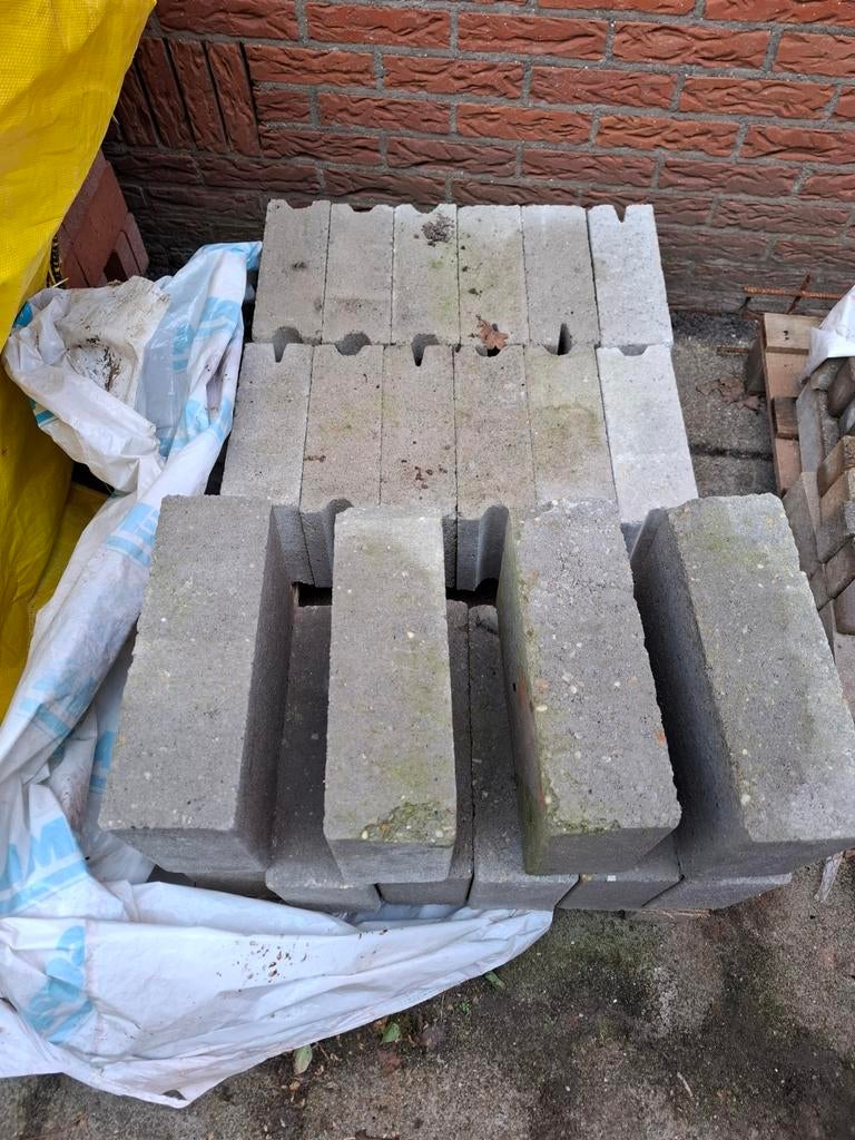 Te koop 22st beton blokken, Ophalen of Verzenden