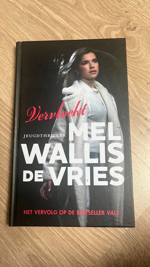 Mel Wallis de Vries - Vervloekt, Ophalen of Verzenden, Zo goed als nieuw, Mel Wallis de Vries