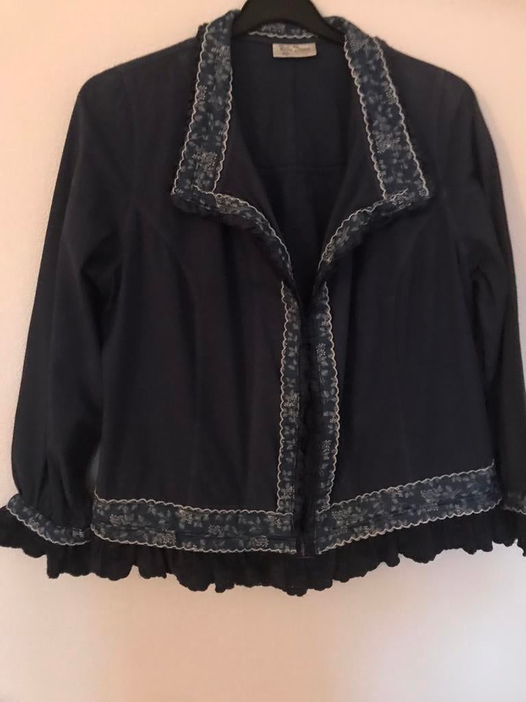 Donker jeansblauw lief Jack. Met geborduurd broderie rugstuk, Blauw, Maat 42/44 (L), Nieuw, Ophalen of Verzenden