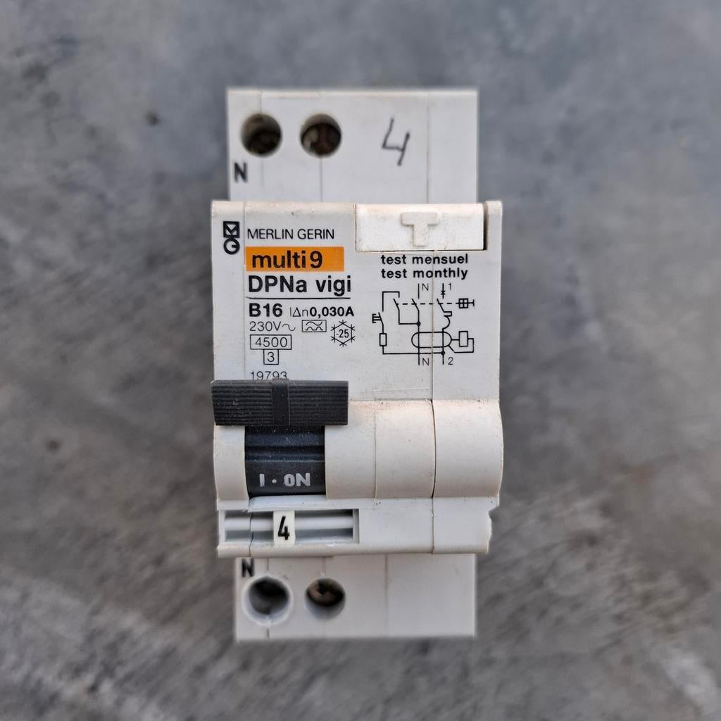 aardlekschakelaar, krachtgroep, hoofdschakelaar, lastscheide, Doe-het-zelf en Verbouw, Ophalen of Verzenden, Gebruikt, Schakelaar