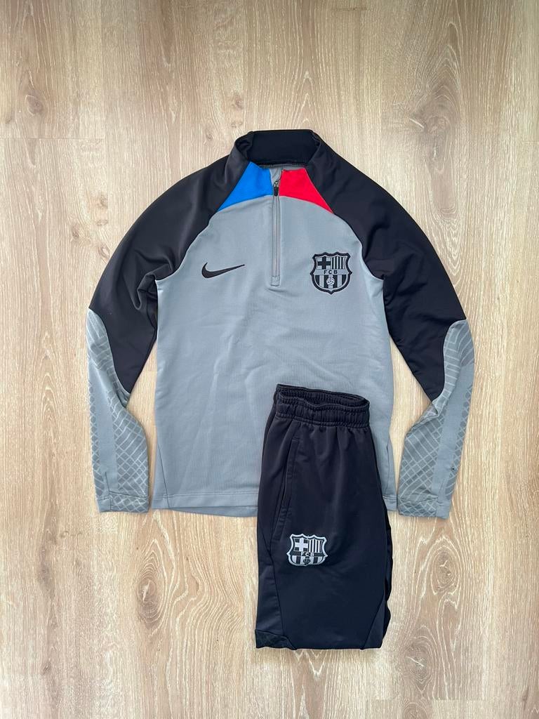 FC Barcelona trainingspak Nike 22/23 Maat 128-137, Kinderen en Baby's, Kinderkleding | Maat 134, Gebruikt, Jongen of Meisje, Sport- of Zwemkleding