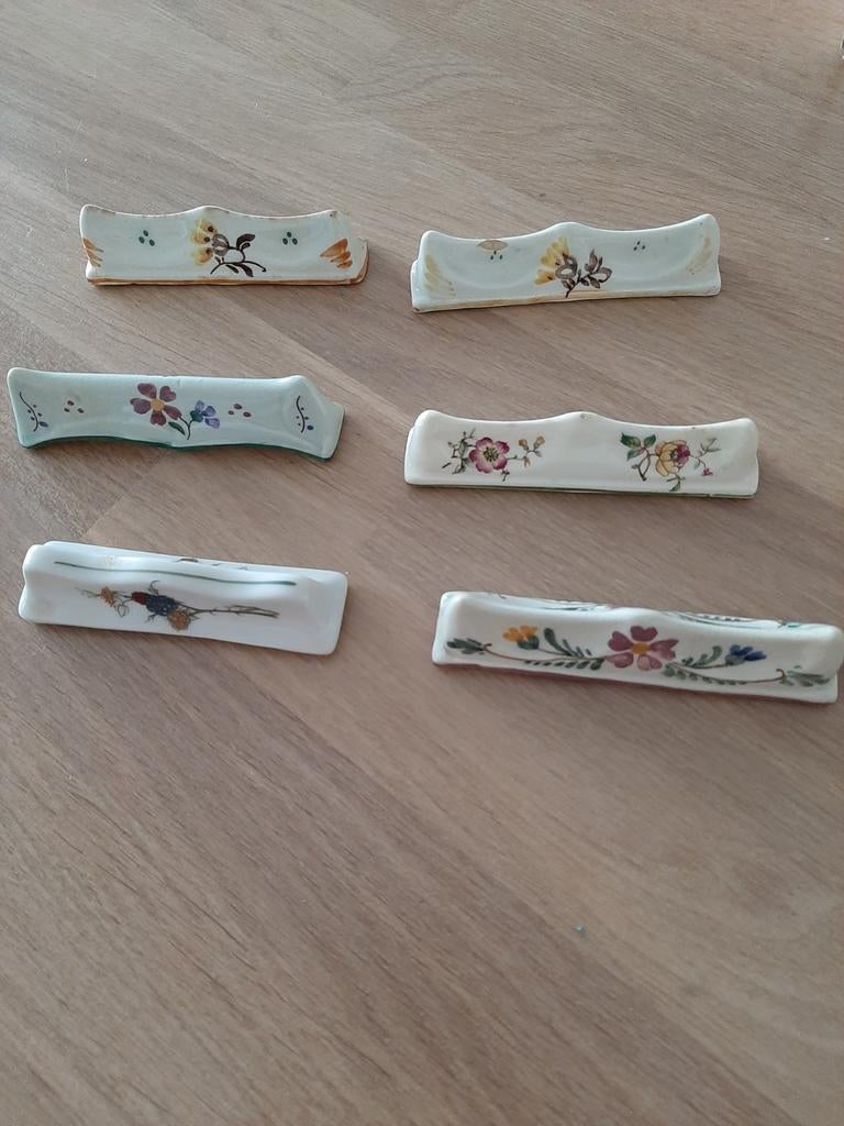 Set van 6 decoratieve messenleggers met bloemmotief, Huis en Inrichting, Keuken | Bestek, Ophalen of Verzenden, Gebruikt, Overige materialen