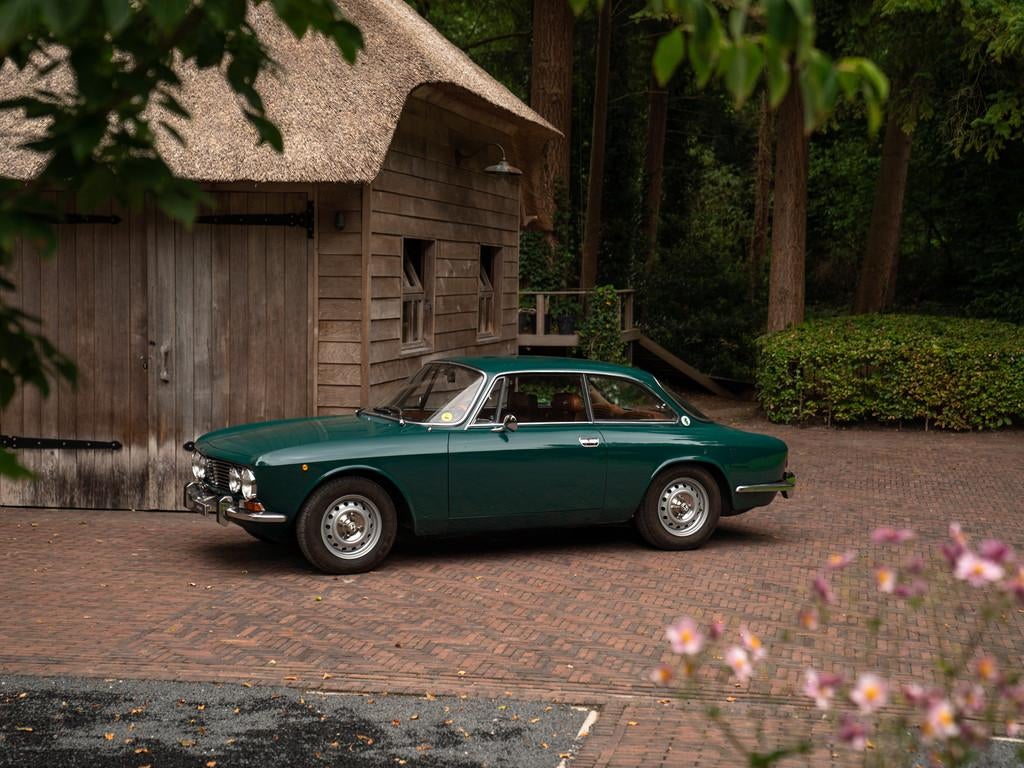 Alfa Romeo 2000 GTV | Origineel Nederlands | Volledige histo, Auto's, 1962 cc, Origineel Nederlands, Handgeschakeld, 131 pk