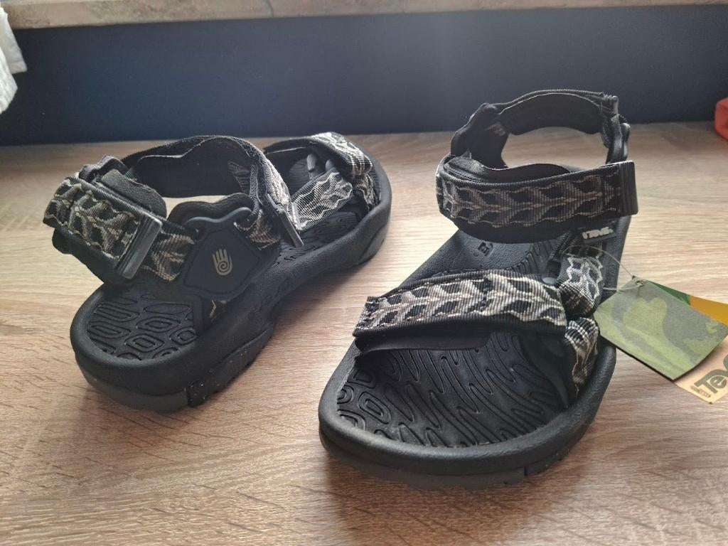 TEVA slippers/sandalen mt 7 US / 40 EU, Kleding | Dames, Schoenen, Zwart, Nieuw, Teva, Sandalen of Muiltjes