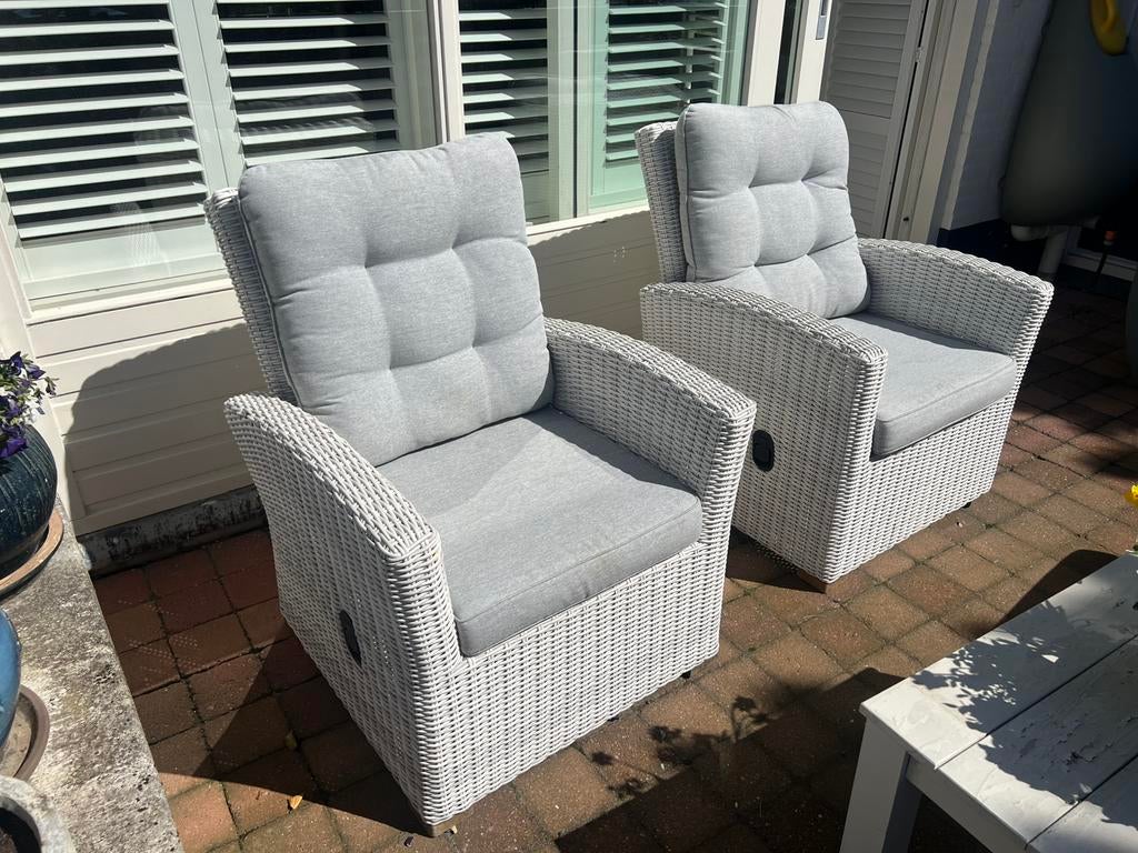 Lounge tuinstoelen, verstelbaar. Wit met grijze kussens, Ophalen, Zo goed als nieuw, Wicker, Loungeset