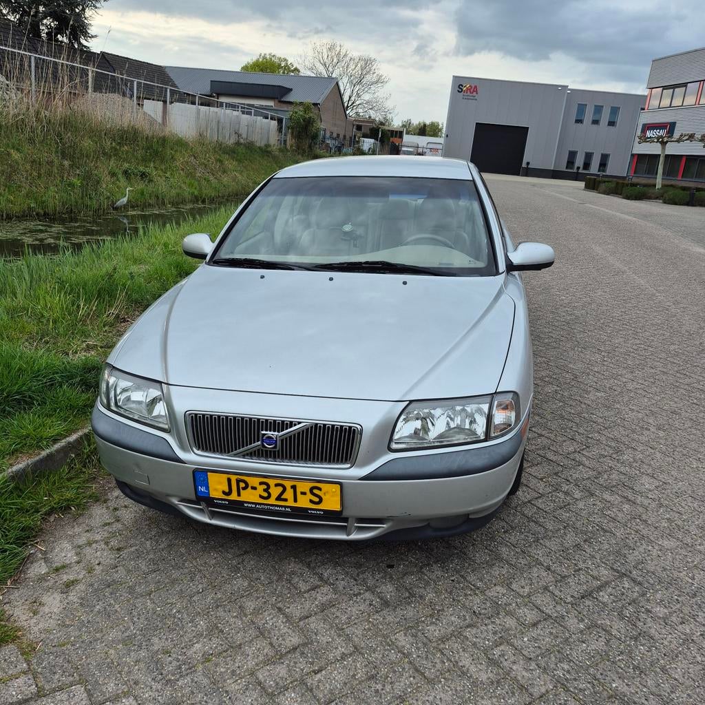 Volvo S80 2.4 140PK (youngtimer) AUT 2000 Grijs, Auto's, Volvo, 1800 kg, 1520 kg, 11 km/l, 2435 cc