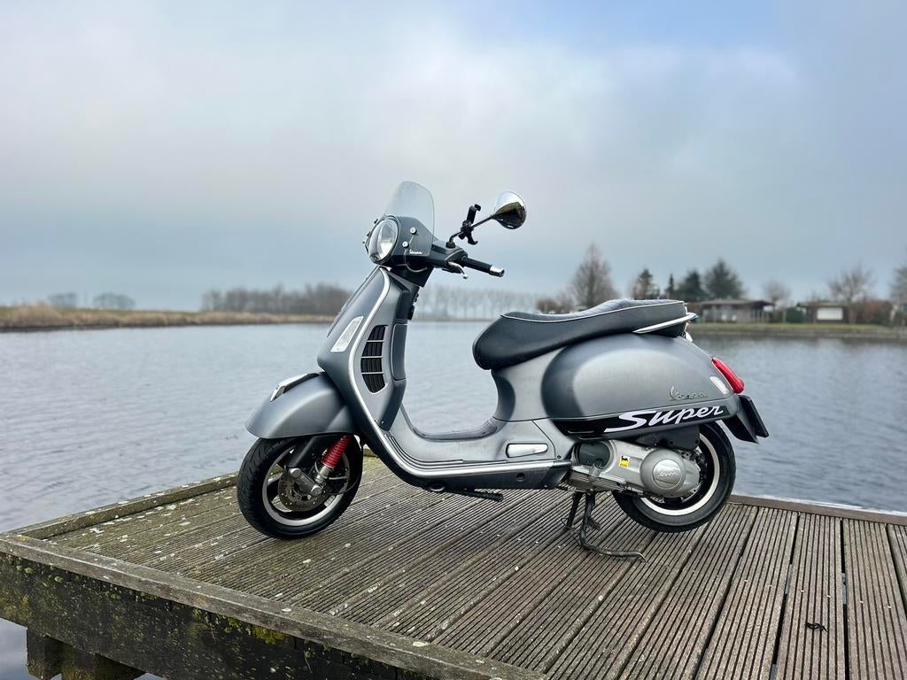 Vespa 300 gts / 300 /gts / vespa 300, Ophalen, Zo goed als nieuw, Benzine, Overige modellen