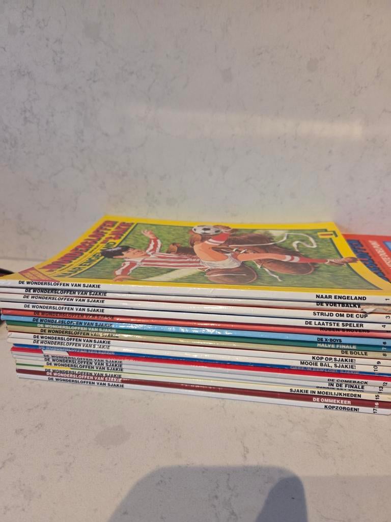 De Wondersloffen van Sjakie - Complete serie 1 tm 33, Complete serie of reeks, Ophalen of Verzenden, Gelezen