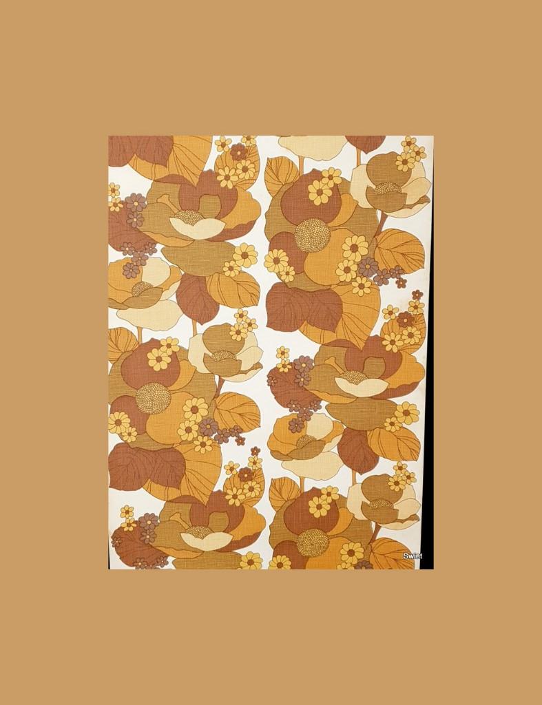 4170 flowerpower behang geel bruin retro jaren 70 swiet, Huis en Inrichting, Stoffering | Behang, Ophalen of Verzenden, Minder dan 10 m²
