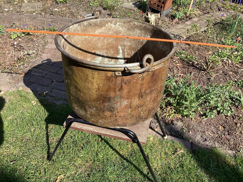 Antiek messing, geelkoperen ketel, Ophalen