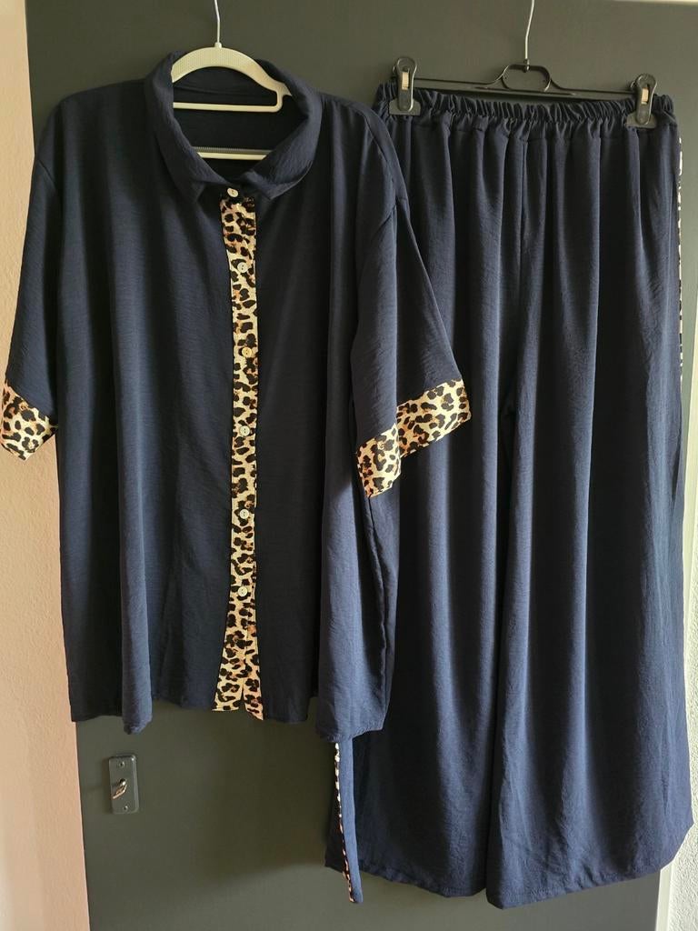 Nieuw 2delig pak donkerblauw panter 42 44 46, Kleding | Dames, Ophalen of Verzenden, Nieuw, Maat 42/44 (L), Blauw