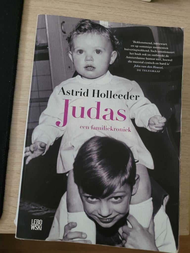 Astrid Holleeder - Judas: Een Familiekroniek, Ophalen of Verzenden, Gelezen, Astrid Holleeder