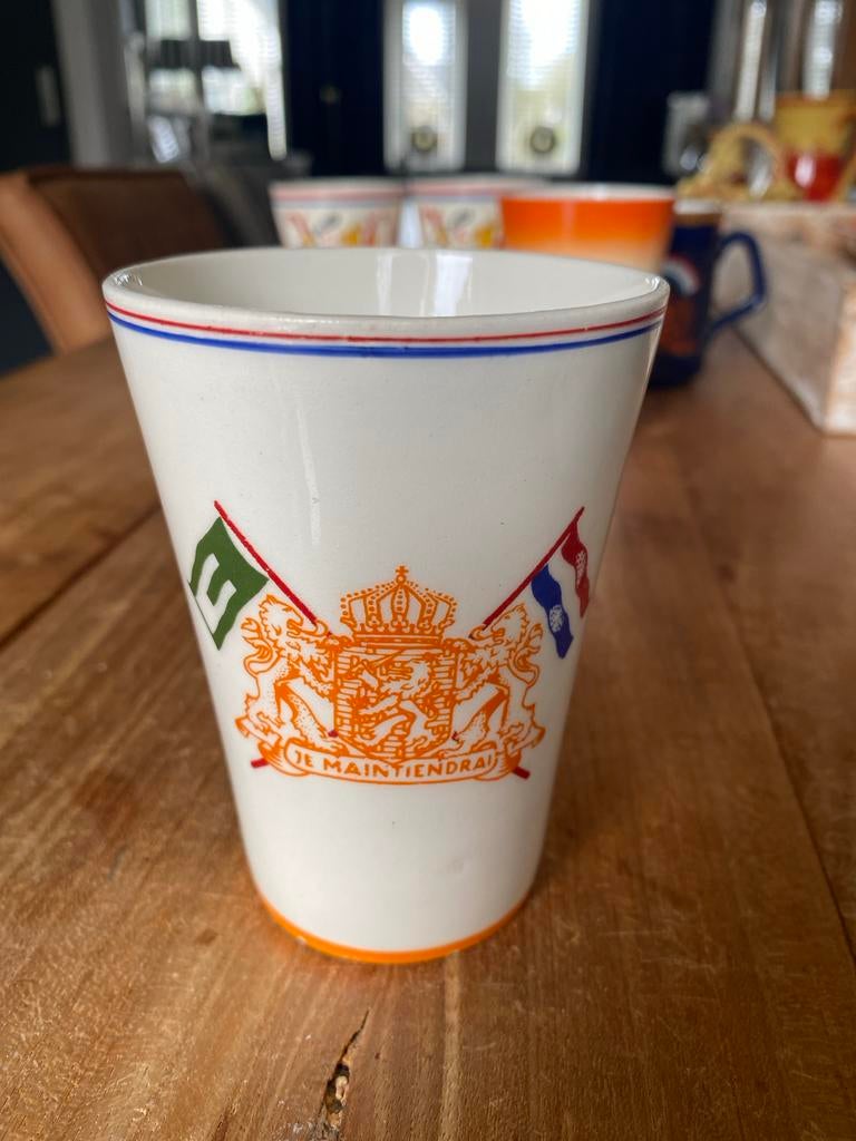 Vintage P. Regout Maastricht 10e Bevrijdingsdag Beker, Ophalen of Verzenden