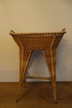 rieten mand op poten, Ophalen, Mand, Zo goed als nieuw, Riet