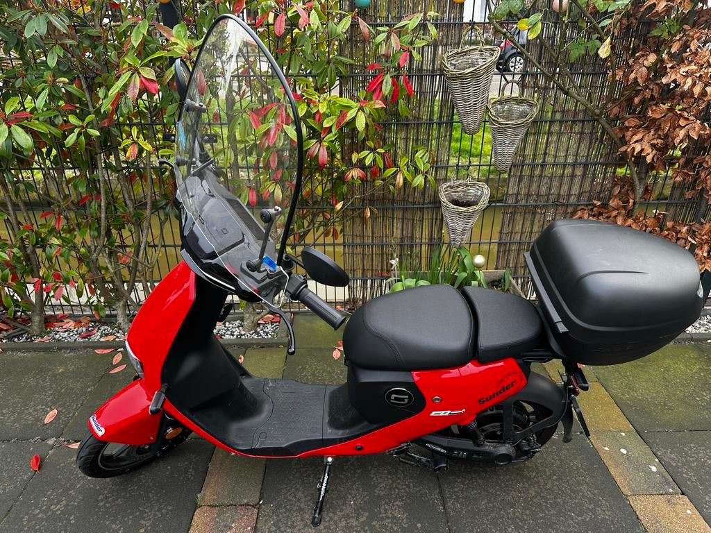 Sunder Elektrische Scooter – Incl. Helm + Slot, Fietsen en Brommers, Elektrische fietsen, Zo goed als nieuw, Ophalen