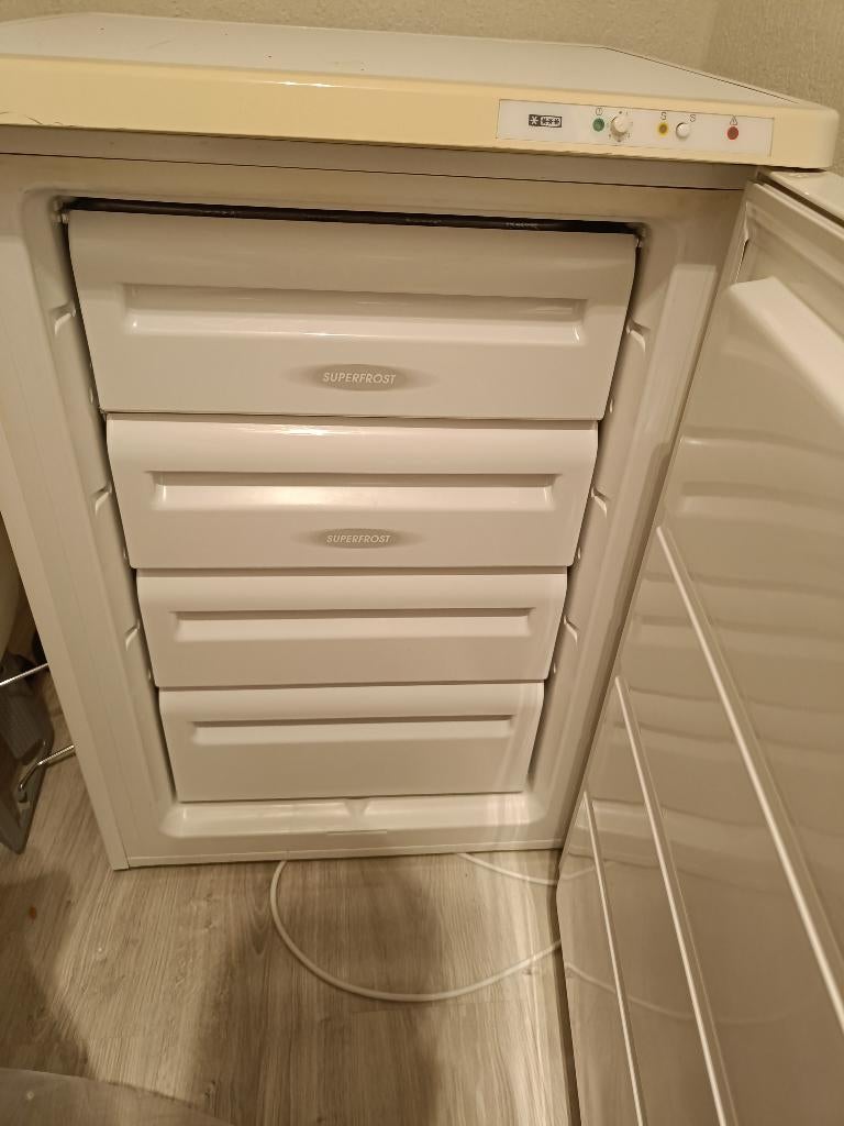 Vriezer, Witgoed en Apparatuur, Vriezers en Diepvrieskisten, Gebruikt, Minder dan 60 cm, Vrijstaand, Ophalen