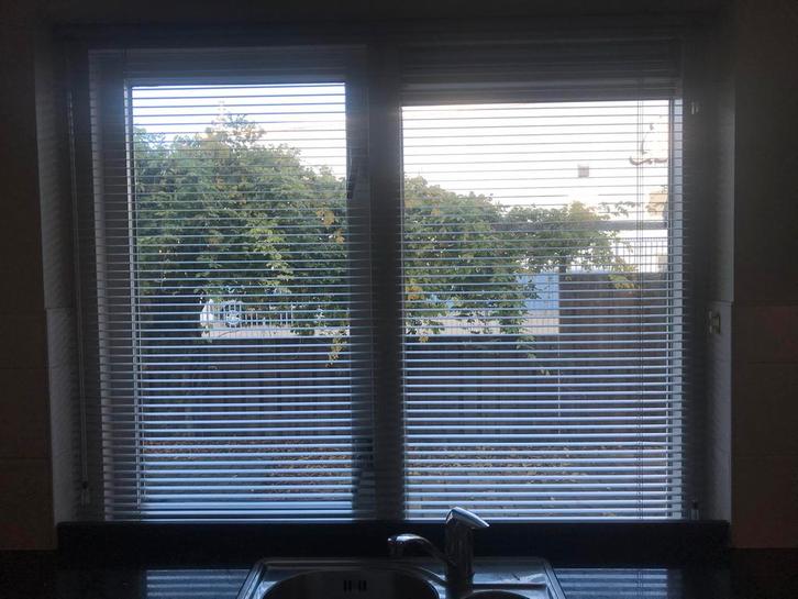 RVS jaloezie voor raam 25 mm, Huis en Inrichting, Stoffering | Gordijnen en Lamellen, Gebruikt, 100 tot 150 cm, 100 tot 150 cm