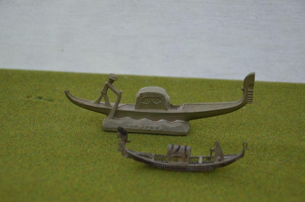 Oude metalen Venetiaanse miniatuur bootjes 12 cm en 8 cm, Ophalen of Verzenden