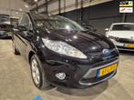 Ford Fiesta 1.6 Titanium - Airco - Voorruitverwarming - NL A, Auto's, Gebruikt, 31 €/maand, 4 cilinders, Zwart