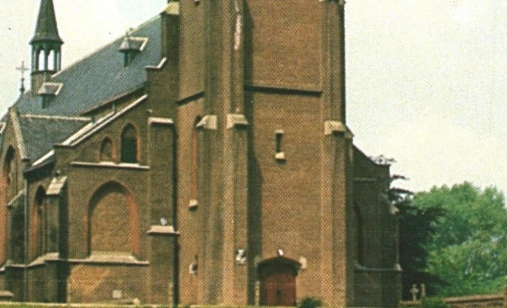 802184 Ooij Gld 1980 RK Kerk Kerkdijk Onbeschreven, Verzamelen, Ansichtkaarten | Nederland, Ophalen of Verzenden, 1960 tot 1980