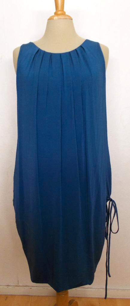 Prachtig jurkje van dure designer merk Gio' Guerreri! 44, Kleding | Dames, Jurken, Zo goed als nieuw, Maat 42/44 (L), Blauw, Knielengte