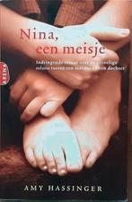 Nina, een meisje - Amy Hassinger, Ophalen of Verzenden, Zo goed als nieuw