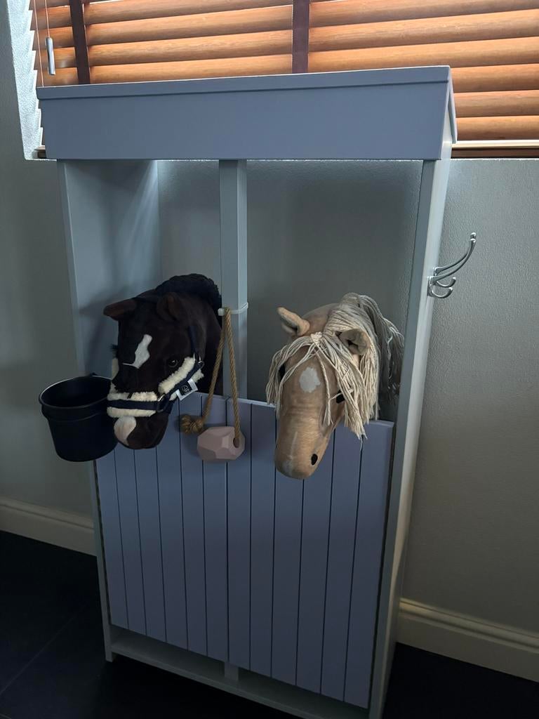 Stal voor 2 hobby horses, Ophalen of Verzenden, Zo goed als nieuw