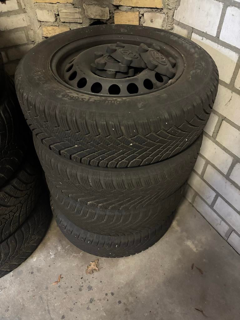 Winterbanden Volkswagen 195/65 R15, Auto-onderdelen, Banden en Velgen, Ophalen, Gebruikt, 15 inch, Banden en Velgen