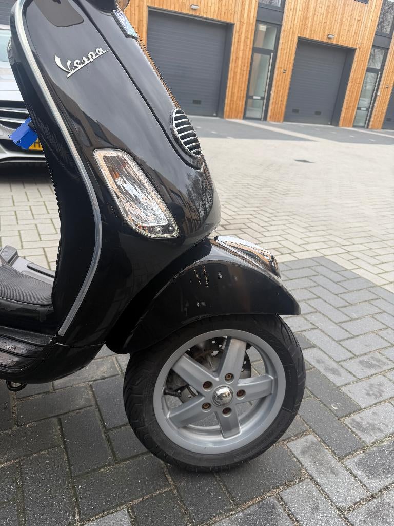 Vespa LX 2010 4t4v | Nette staat | Garantie | Glans zwart, Fietsen en Brommers, Scooters | Vespa, Gebruikt, Maximaal 45 km/u, Ophalen of Verzenden