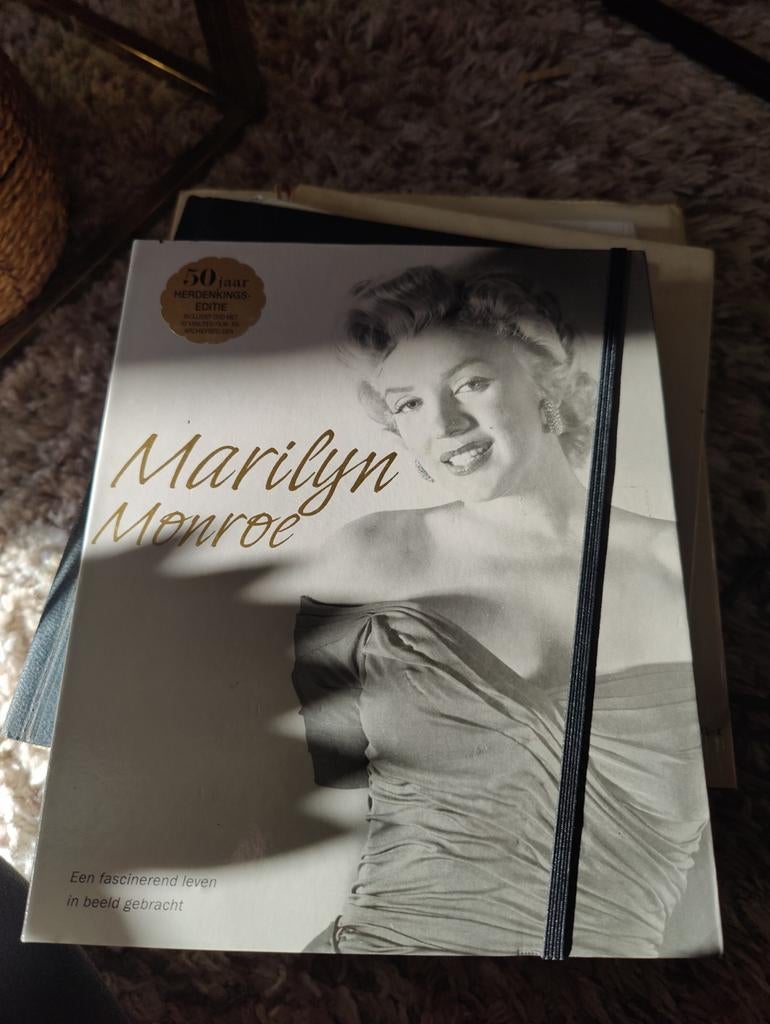 Marilyn Monroe Boek & DVD Boxset - Een Fascinerend Leven, Ophalen of Verzenden, Zo goed als nieuw, Onbekend, Personen