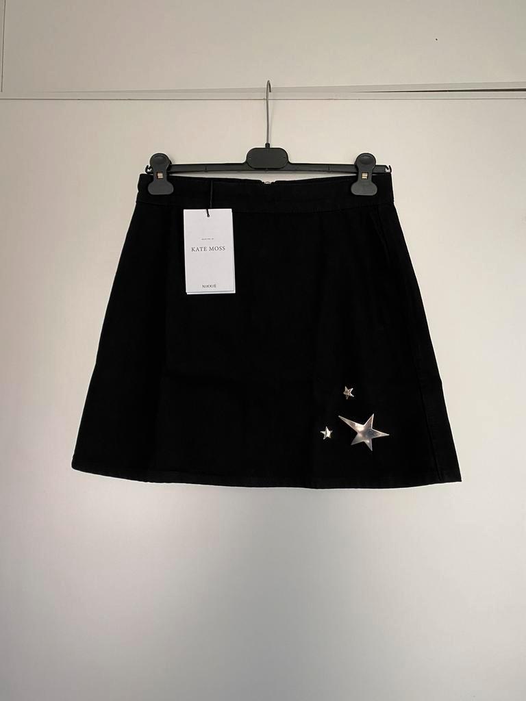 E674 Nieuw: Nikkie: mt. 38=M rok spijkerrok jeans rokje, Kleding | Dames, Rokken, Maat 38/40 (M), Zwart, Nieuw, Ophalen of Verzenden
