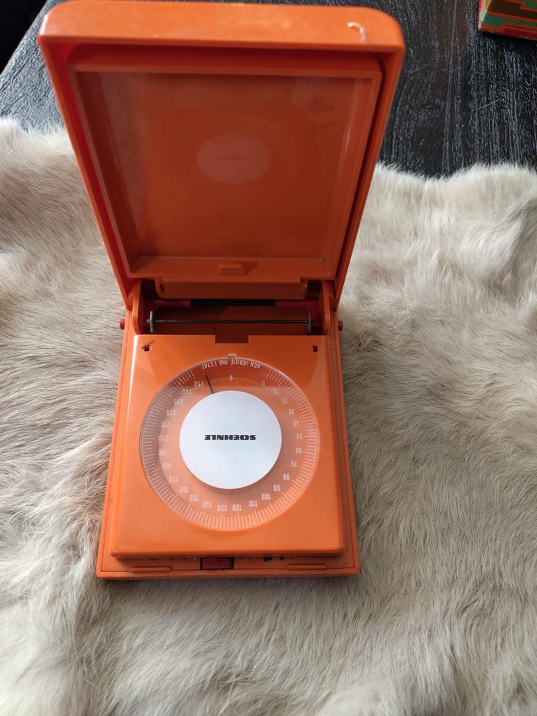 Vintage brievenweger Soehnle - Oranje retro design, Analoog, Ophalen of Verzenden, Overige typen, Fijner dan 1 gram