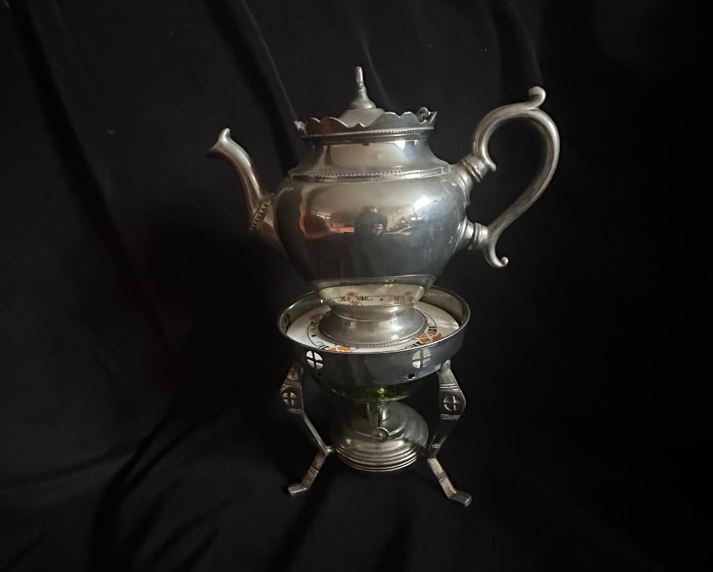 Antieke Theepot met bijpassende rechaud., Antiek en Kunst, Ophalen of Verzenden