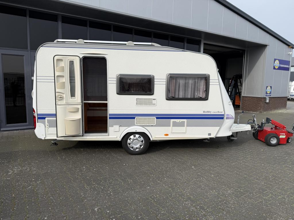 Hobby Excellent Easy 400 SF Vast Bed + Zit + WC 900KG leeg !, Caravans en Kamperen, Caravans, Schokbreker, Hobby, Bedrijf, Treinzit