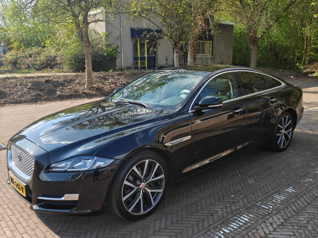 Jaguar XJ 3.0D 2016 Aut | Premium | Stoelvent. v/a |Open dak, Auto's, Jaguar, Achterwielaandrijving, 2993 cc, Zwart, Diesel