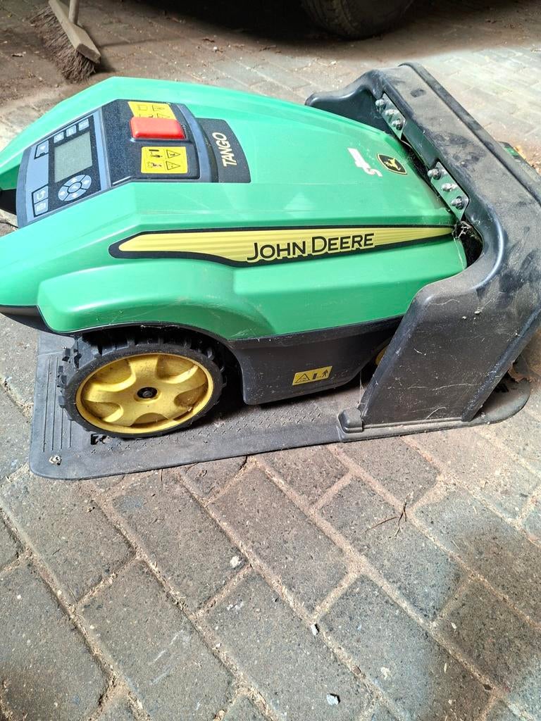 John Deere Tango Robotmaaier - Automatisch Maaien, Ophalen