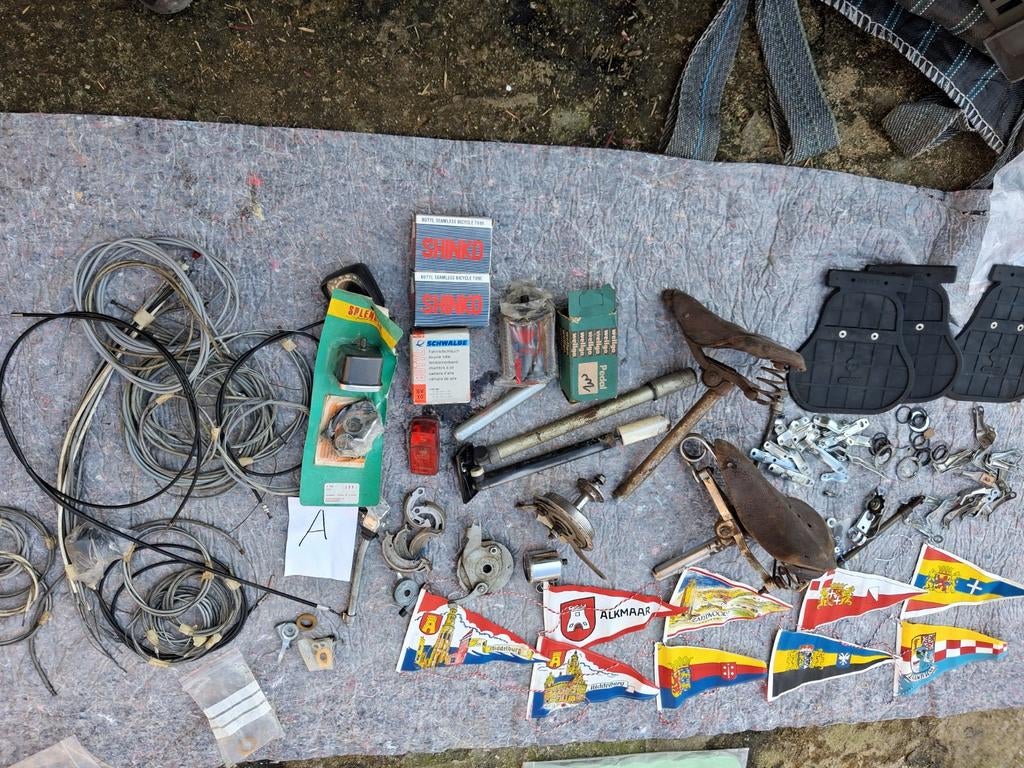 Fietsonderdelen partij A inclusief pedalen en binnenbanden, Ophalen of Verzenden
