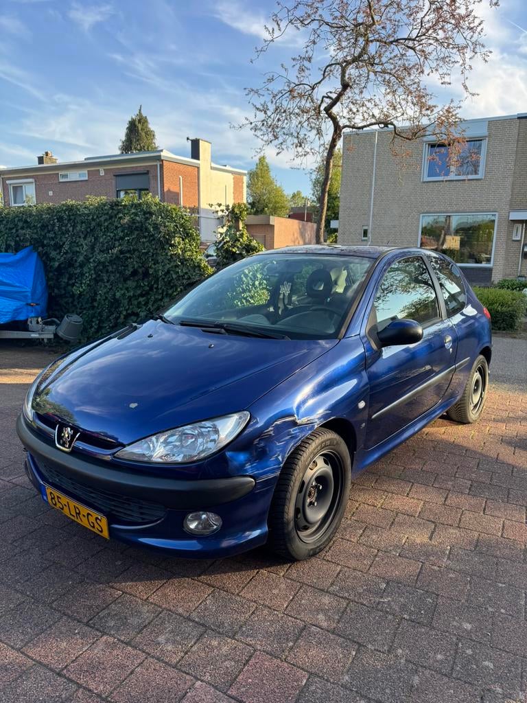Peugeot 206 1.6 16V Gentry 3D 2003 Blauw, Auto's, Voorwielaandrijving, 15 km/l, 40 €/maand, Blauw