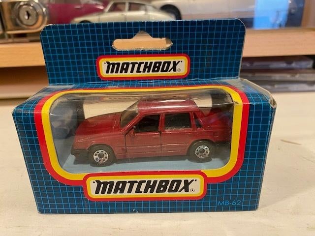 1:64 Volvo 760 GLE Matchbox 62 Rood in doos, Ophalen of Verzenden, Zo goed als nieuw, Auto
