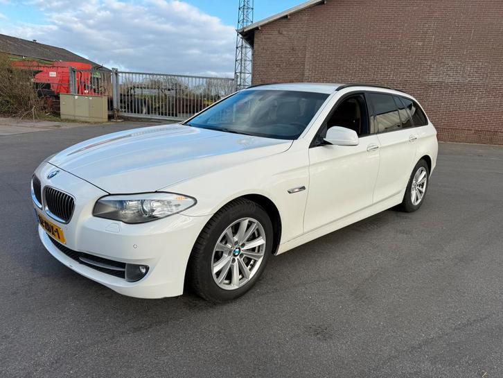 BMW 5-Serie 525D 160KW Touring X-drive 2012 Wit, Auto's, BMW, Bedrijf, 5-Serie, 4x4, ABS, Airbags, Airconditioning, Alarm, Bluetooth