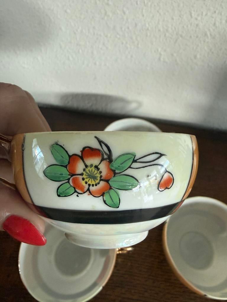 Chinees porseleinen theekopjes, Ophalen