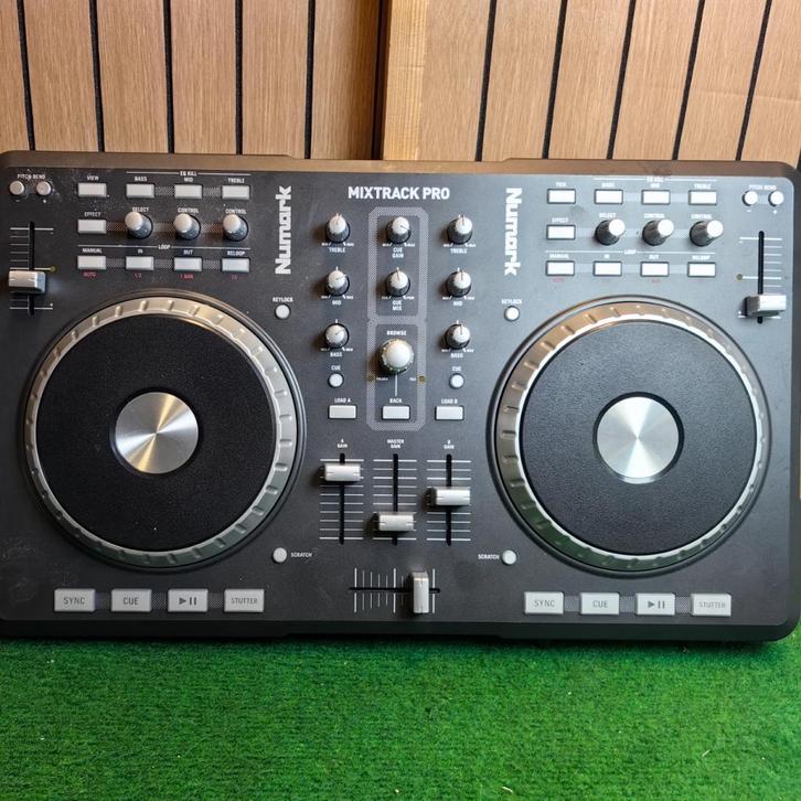 Numark Mixtrack Pro Draaitafel - In Nette Staat, Muziek en Instrumenten, Dj-sets en Draaitafels, Zo goed als nieuw