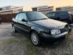 Volkswagen Golf 2.0 Cabriolet 85KW 2002 Zwart 126419km, Voorwielaandrijving, Beige, 4 cilinders, 4 stoelen