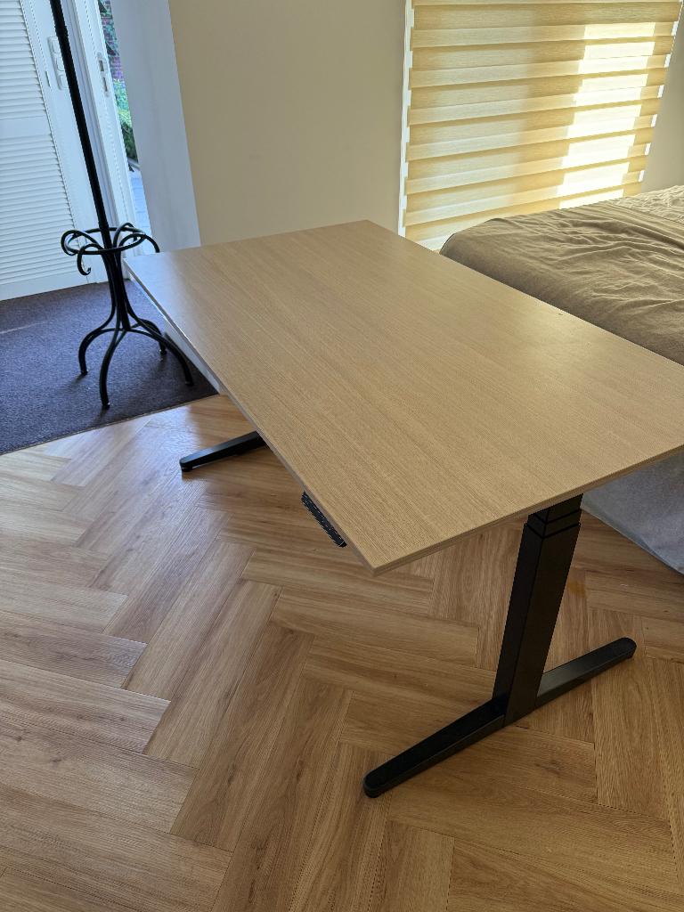 zit-sta bureau (verstelbaar), Huis en Inrichting, Bureaus, Ophalen, Zit-sta bureau, Spaanplaat of MDF, Zo goed als nieuw