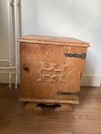 Gratis afhalen: nachtkastje van hout, Ophalen, Gebruikt, Minder dan 45 cm, Minder dan 55 cm