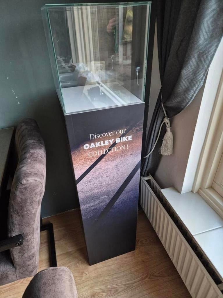 Oakley Bril Display, Ophalen